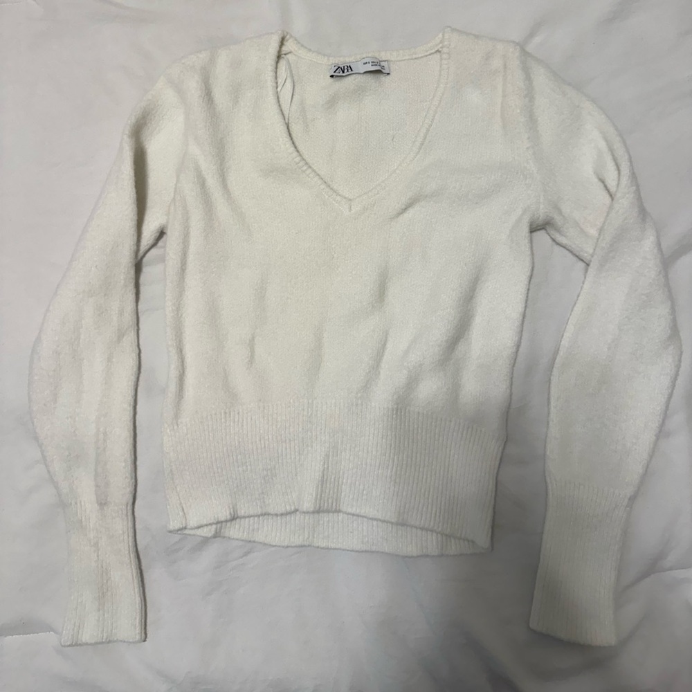 Zara Women's V-Neck White Sweater